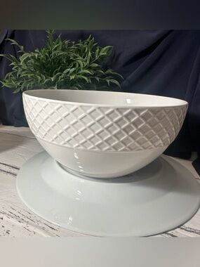Mikasa trellis new Ceramic Serving bowl 48oz capacity